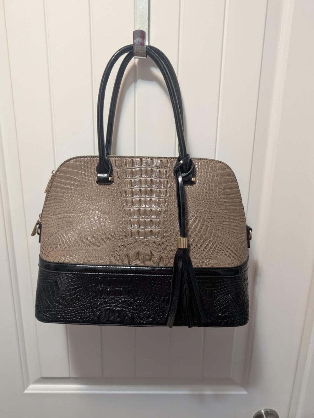 Alyssa Vegan Handbag Purse Bag Tote 2 Colored Light Brown Black Alligator Print